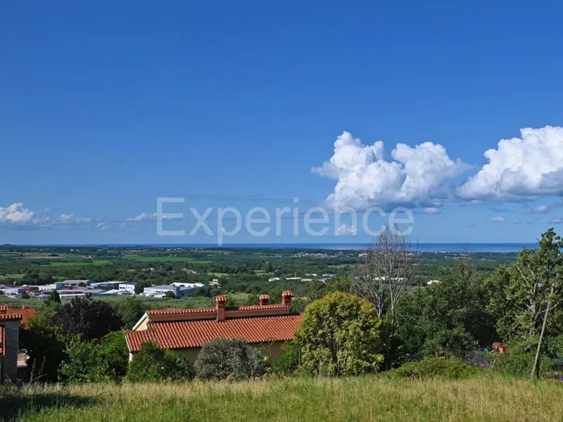 ISTRIEN, Kaštelir – Baugrundstück mit Baugenehmigung, MEERBLICK!
