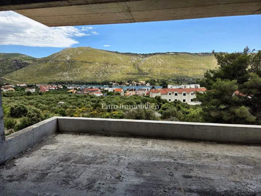Grebaštica - Vila u rohbau fazi s pogledom na more