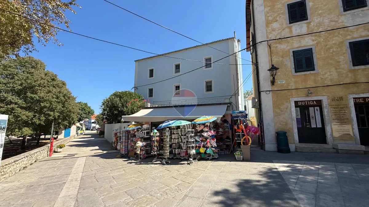 Otok Lošinj, Nerezine, Tradicionalna kuća sa apartmanima u centru