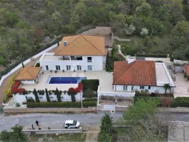 LUKSUZNA VILA U CRIKVENIČKOM ZALEĐU