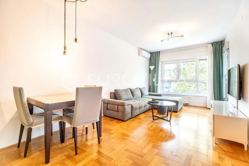 Zagreb, Jaruščica, one-room apartment 50 m² on the 2nd floor of a residential building, storage – 2