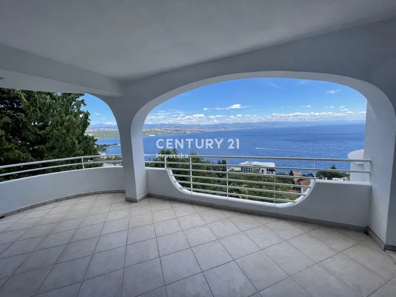 OPATIJA, GERÄUMIGE WOHNUNG MIT FREIEM MEERBLICK