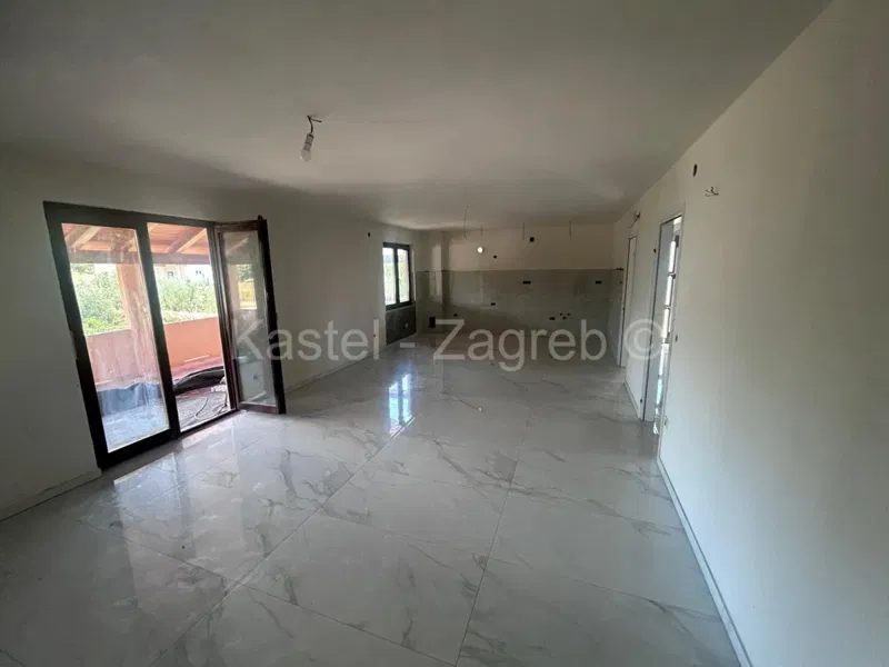 Istra, Poreč, Rošini, stan 84 m2 sa vrtom