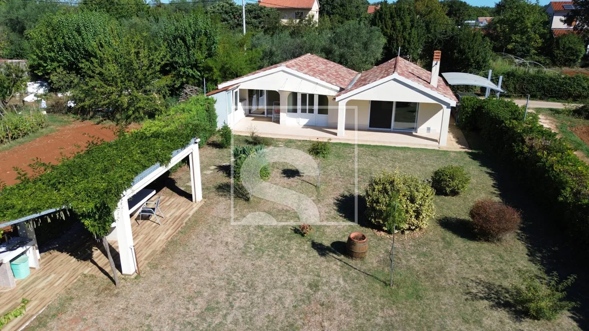 Kuća, prizemnica, Muntić - prostrana okućnica, privatnost i mirna lokacija