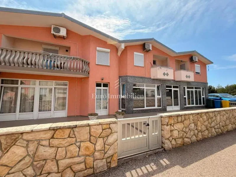 Apartmanska kuća sa 7 apartmana - Vir