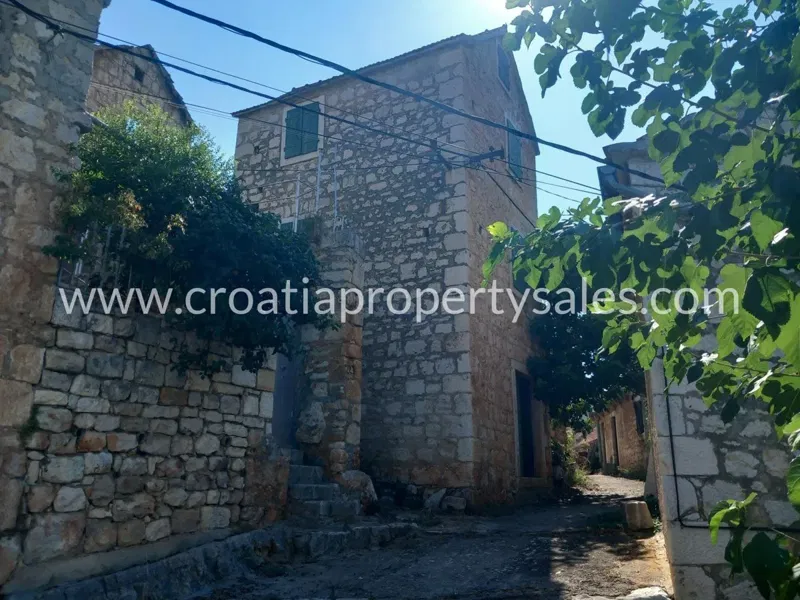 Brač, stara kamena kuća, prodaja, 98.000 €