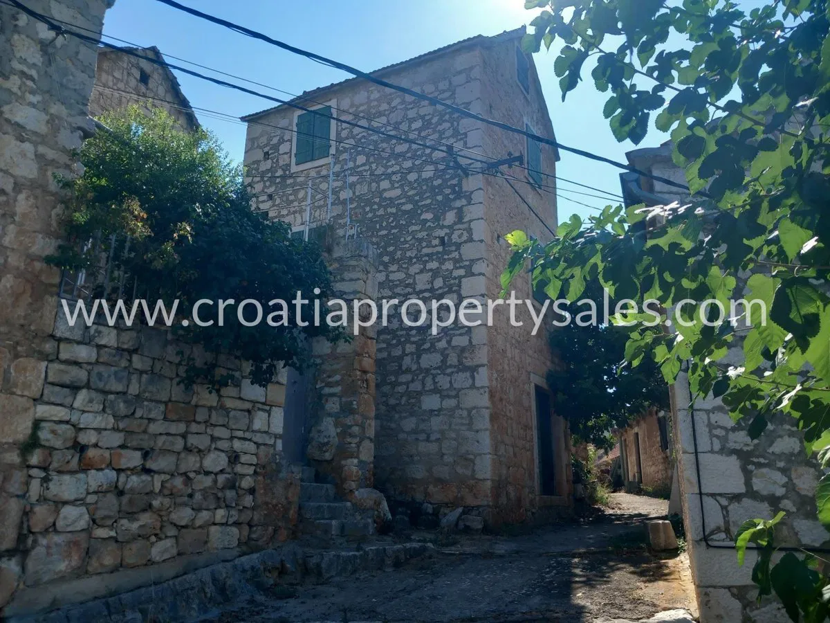 Brač, stara kamena kuća, prodaja, 98.000 €