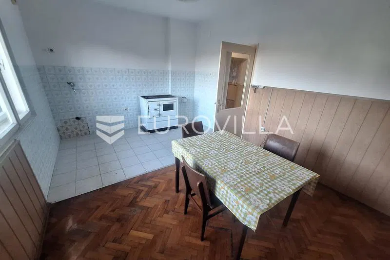 Karlovac, Donja Jelsa, kuća 360 m² na parceli 4000 m²