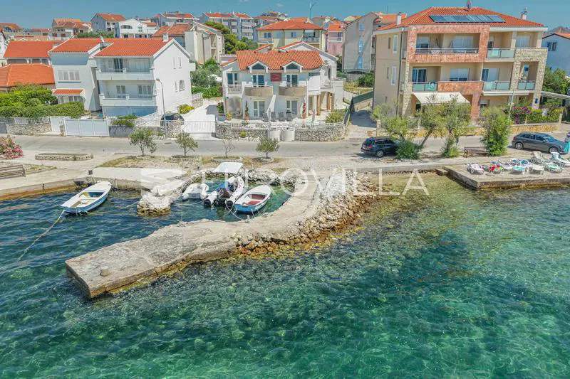 Šibenik, Brodarica, jedinstvena vila smještena prvi red do mora
