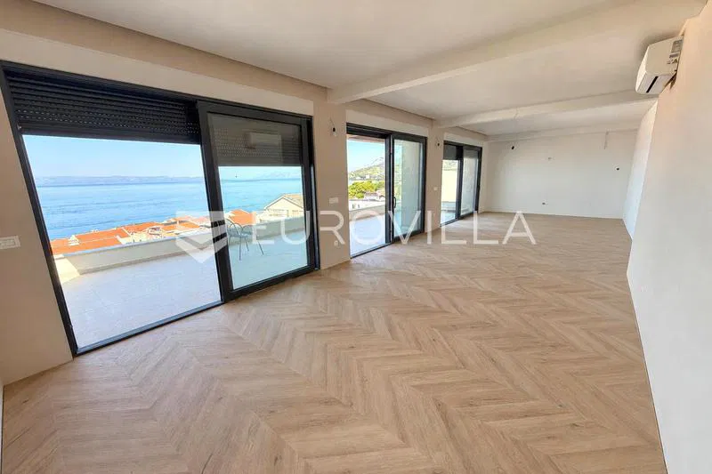 Tučepi penthaus 150 m², novogradnjia s garažom i panoramskim pogledom na more