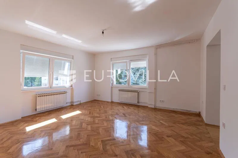 Varaždin, Banfica dvosoban stan površine 55 m²