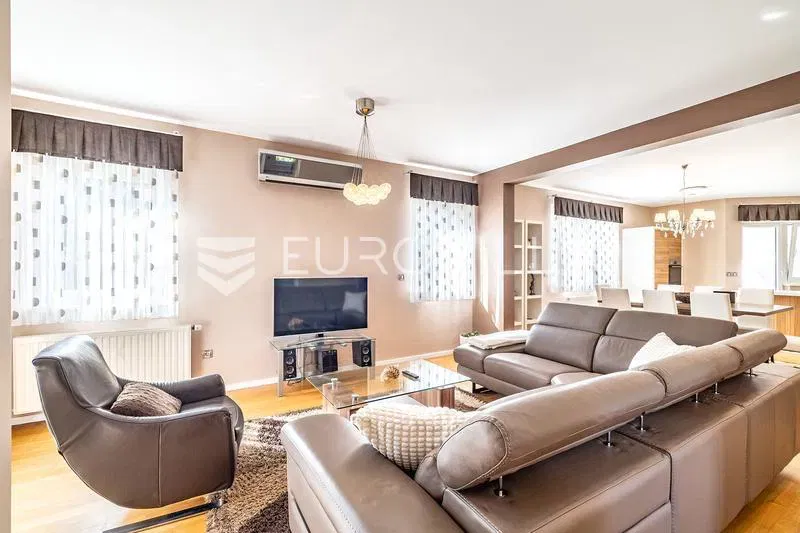 Zagreb, Gajnice, beautiful, bright and spacious two-bedroom apartment with two parking spaces 100 m² – 2