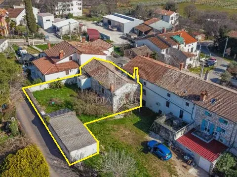 Poreč, surroundings, stone house with two courtyards! – 2