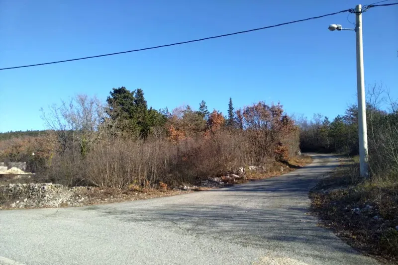 Building land in a quiet location – 3