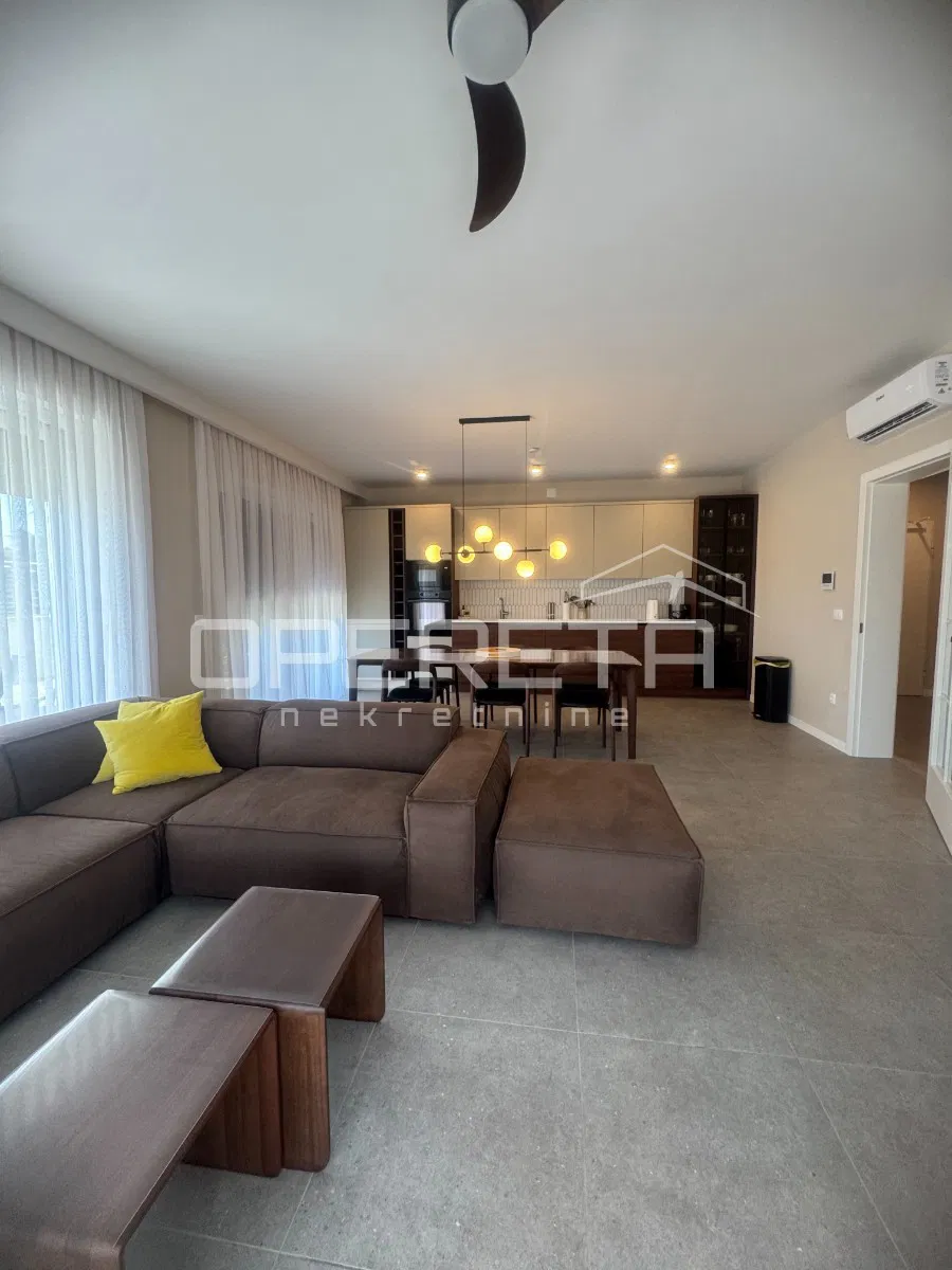 DVOETAŽNI STAN 144,70 m² | PRIVATNI BAZEN, VELIKI VRT I 3 SPAVAĆE SOBE