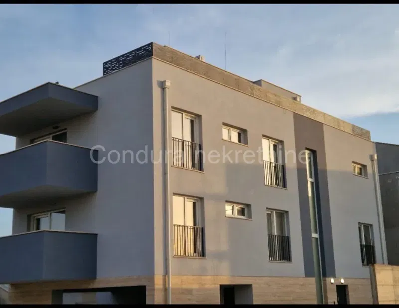 Vir, dvosoban apartman, novogradnja-potpuno namješten