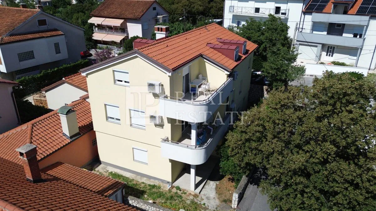 KRALJEVICA - EKSKLUZIVNA PRODAJA - prostrana kuća sa 4 stana na 200 metara od mora i centra