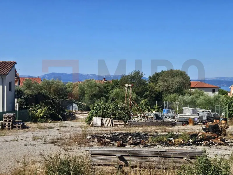 Malinska, grđevinsko zemljište s građevinskom dozvolom
