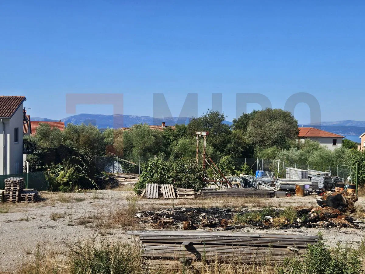 Malinska, grđevinsko zemljište s građevinskom dozvolom