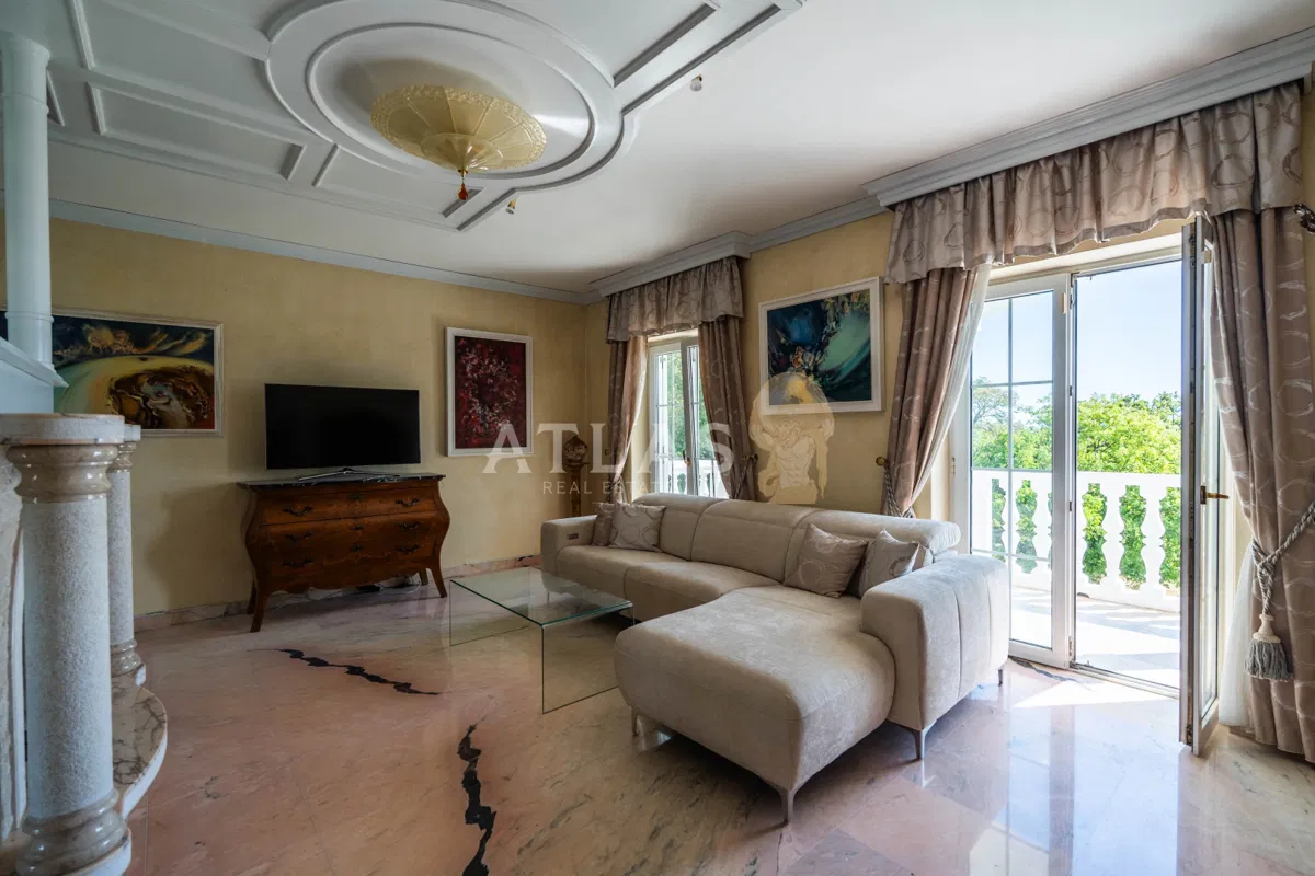 MATULJI - EXKLUZIVNÍ VILA 430 M², 8 MINUT OD CENTRA OPATIJE