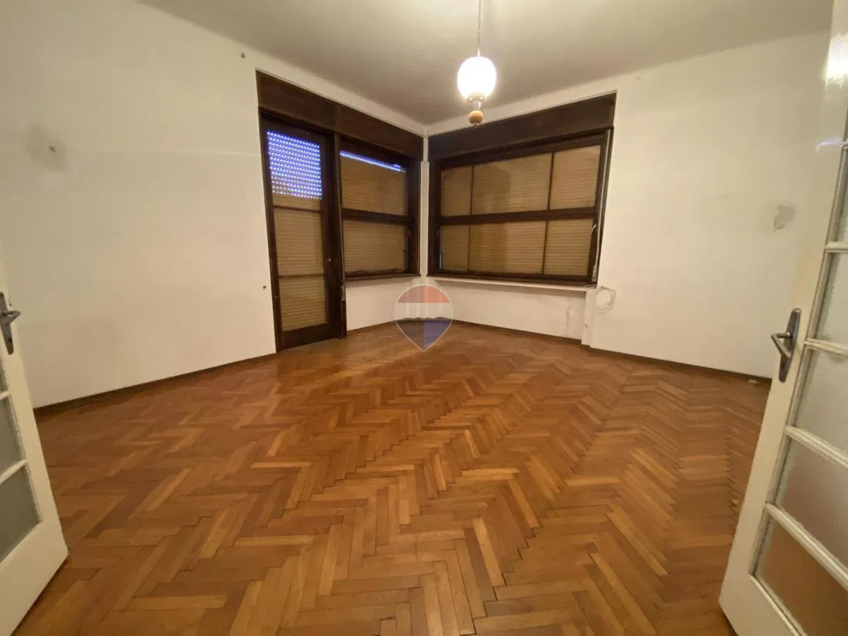 MATULJI, CENTAR - Odlična lokacija 194,59 m2