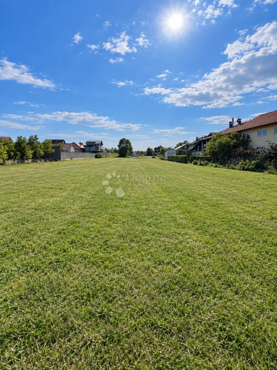 Građevinsko zemljište 7.917 m² – mogućnost poslovnog, proizvodnog i skladišnog objekta