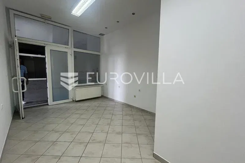 Slavonski Brod, Centar, poslovni prostor 15,50 m²