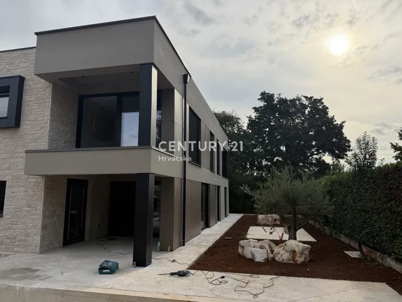 POREČ, Möblierte Wohnung im ersten Stock mit einem Schlafzimmer, Nähe zur Stadt und zum Meer