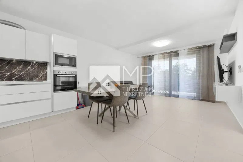 TOP INVESTICIJA U MEDULINU – 60 m², 2 SPAVAĆE SOBE, 1. KAT, PARKING I BLIZINA MORA