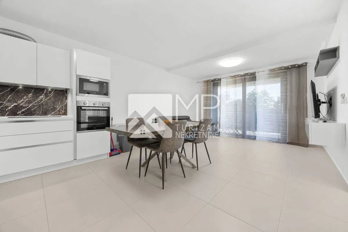 TOP INVESTICIJA U MEDULINU – 60 m², 2 SPAVAĆE SOBE, 1. KAT, PARKING I BLIZINA MORA