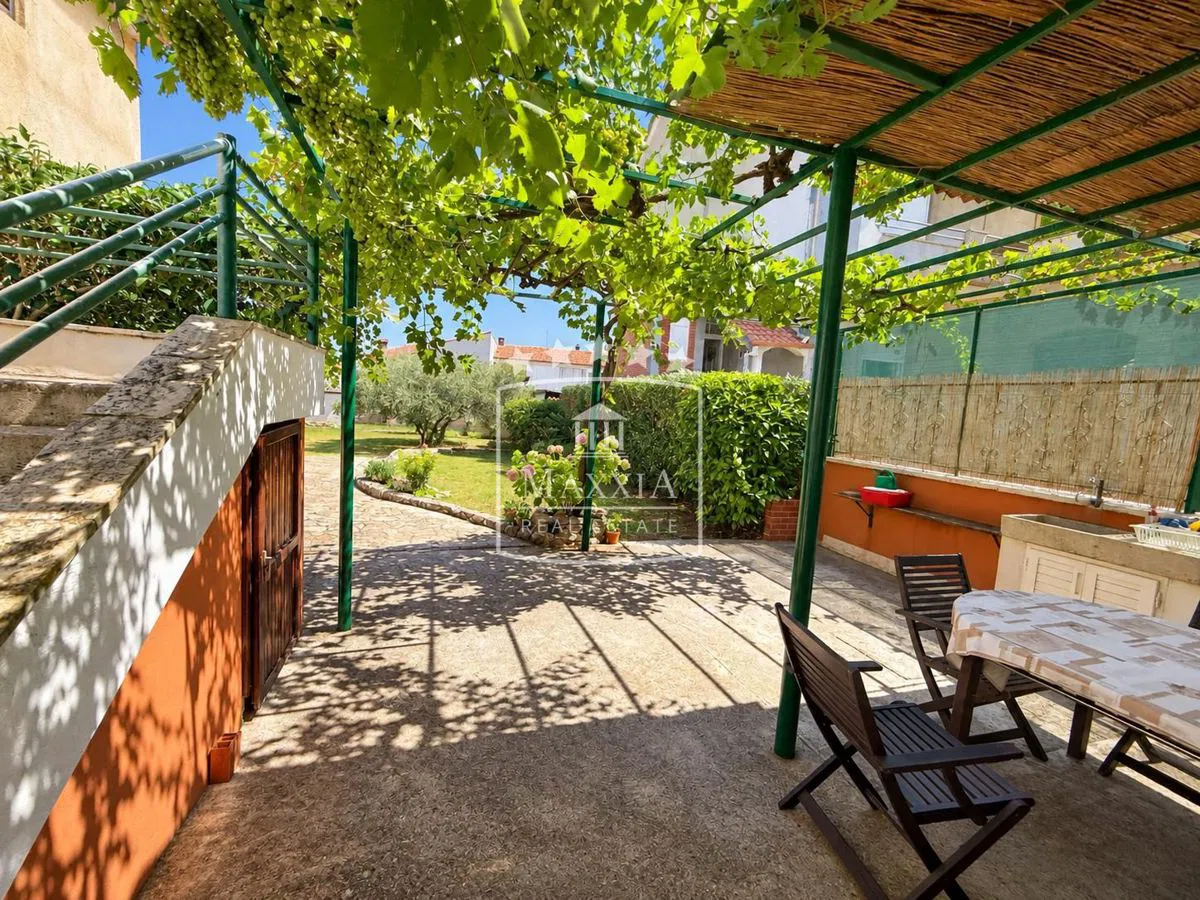 Zadar - vrhunska lokacija kuća za obnovu 900m2 teren! 569.000€