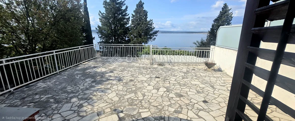 DRAMALJ, STAN S PROSTRANOM TERASOM, 30m OD MORA