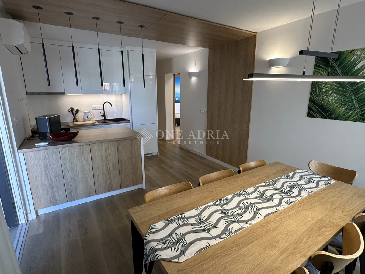 MALINSKA, OTOK KRK - DVA APARTMANA SA OKUĆNICOM I BAZENOM