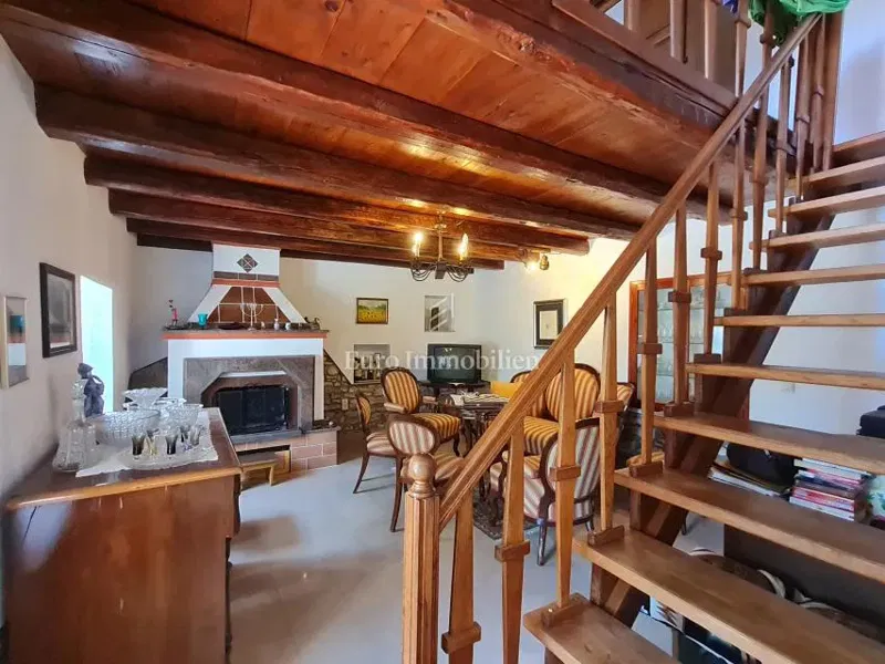 Marčana Area – House with 2 Apartments & Large Yard – 3