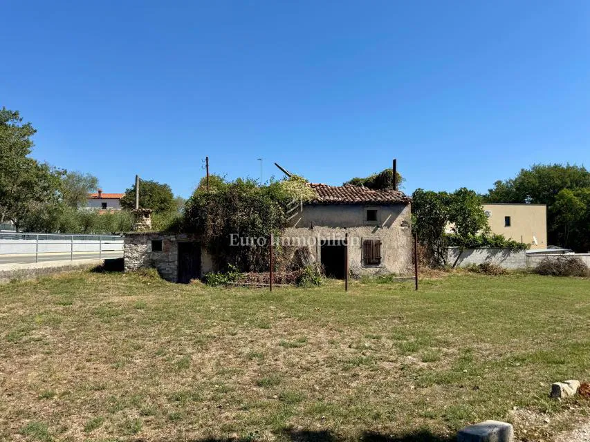 Terreno edificabile con vecchia casa in pietra – Albona
