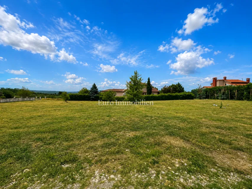 Građevinsko zemljište 1.826 m² – okolica Labina