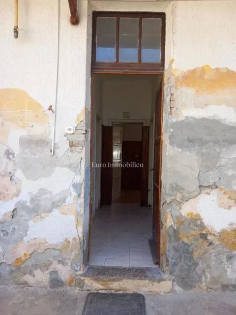 Pula - Apartment for Renovation in an Excellent Location – 2