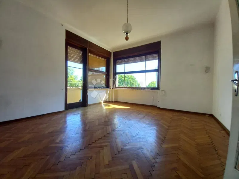 Matulji, renovierungsbedürftige Wohnung, 131 m²