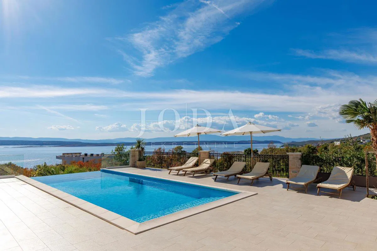 Crikvenica vila sa bazenom