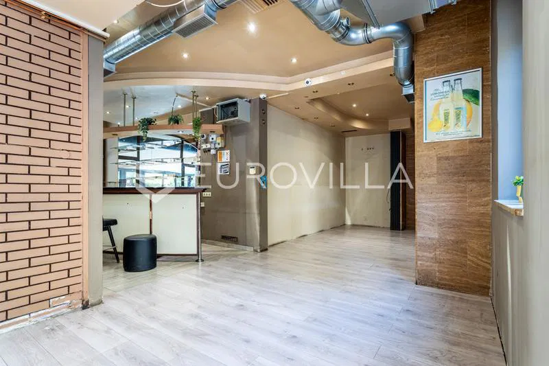 Omiš, poslovni prostor razne djelatnosti, dugoročni zakup površine 91 m²