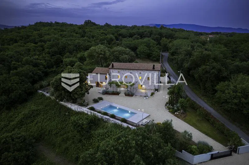 Istra, Labin, Šumber, unikatna samostojeća villa na velikoj okućnici s pogledom