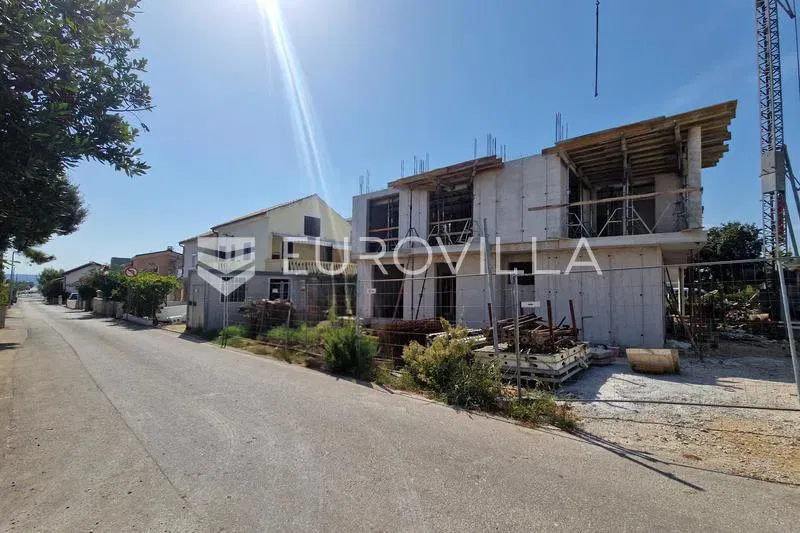 Vir, apartman na 1. katu, novogradnja, 100 m od mora