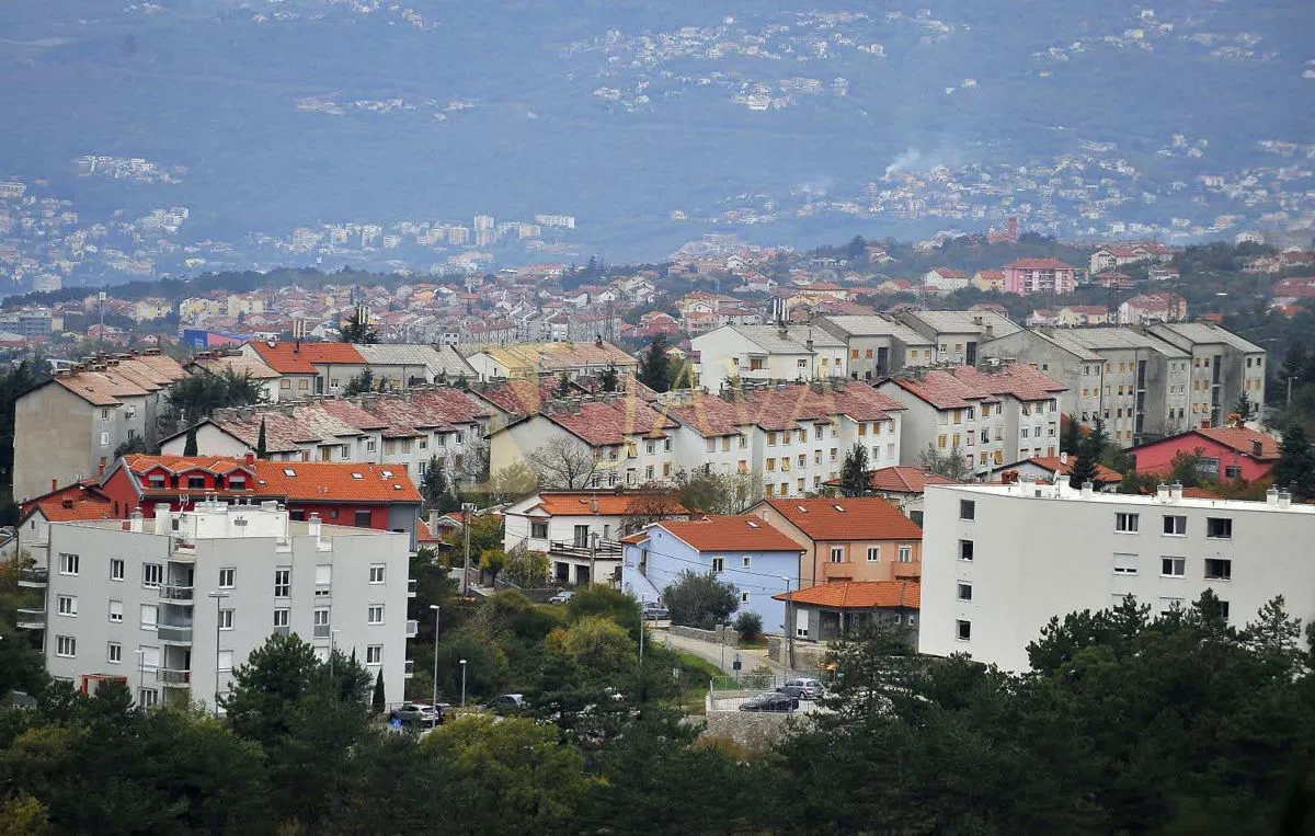 DONJA DRENOVA, RIJEKA 4S+DB · 1. KAT ·PARKING -RENOVIRAN
