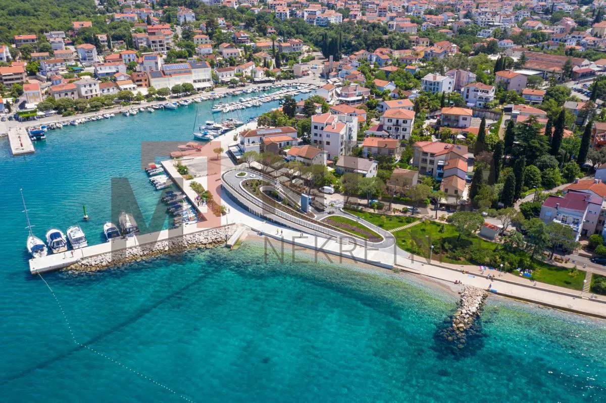 Malinska, dvojna kuća 1. red do mora