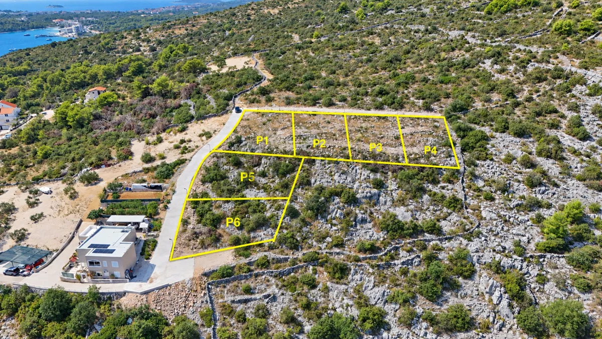 ROGOZNICA – GRAĐEVINSKO ZEMLJIŠTE 500 METARA OD MORA 520 m² (P6)