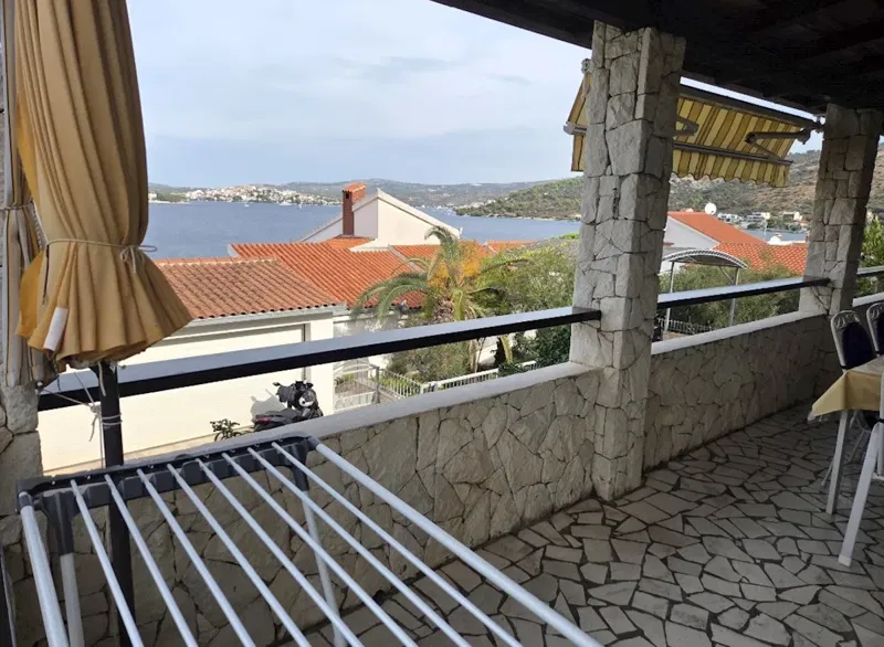 KUĆA NA TOP LOKACIJI 2O METARA DO MORA