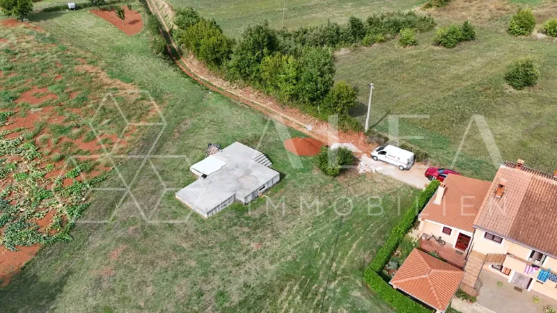 BARBAN – ZAPOČETA GRADNJA NA GRAĐEVINSKOM ZEMLJIŠTU 827 m²