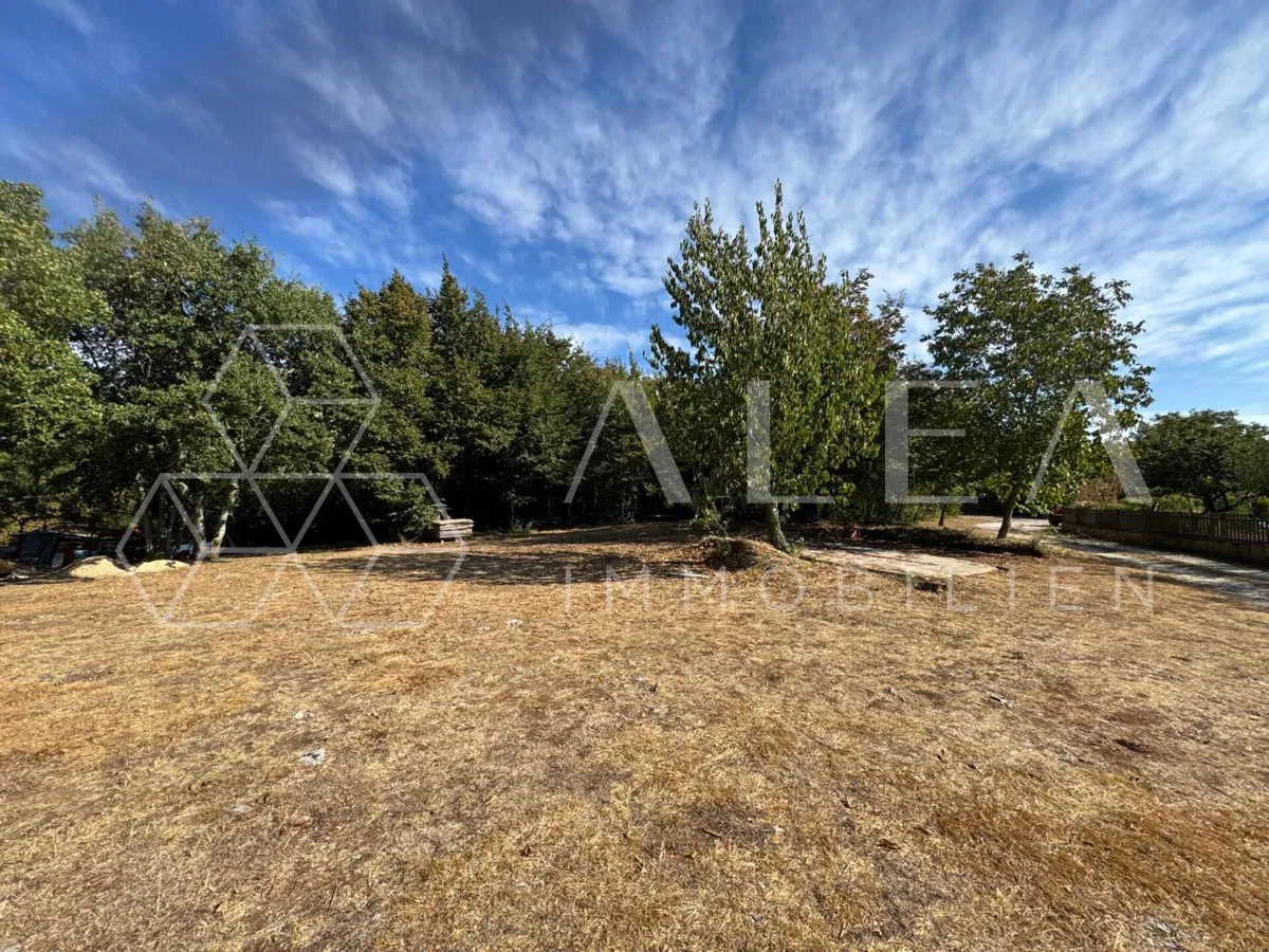 GRAĐEVINSKO ZEMLJIŠTE U PREDGRAĐU LABINA – 1.931 m²