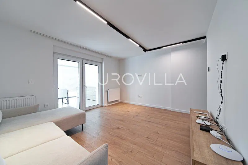 Osijek, Bosutsko, opremljena renovirana kuća 120 m² s dvorištem