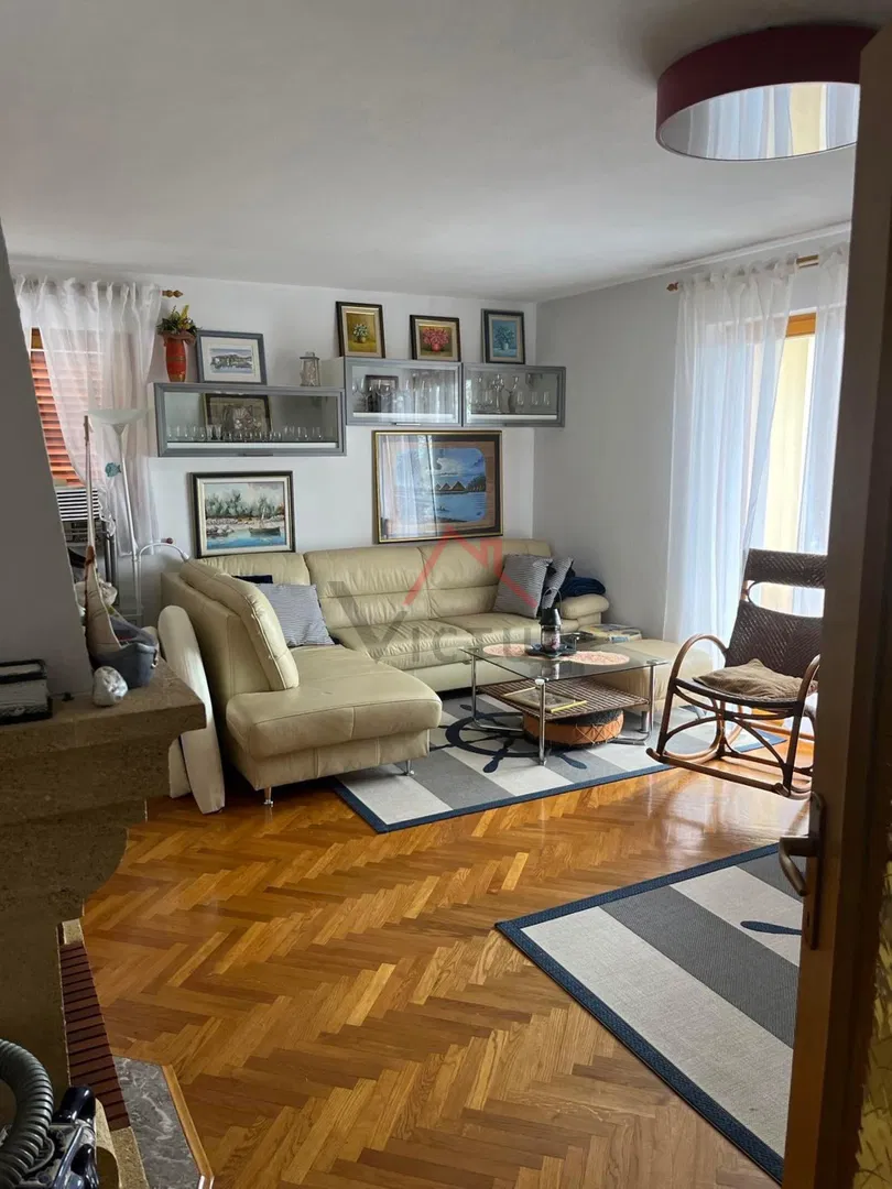 CRIKVENICA - 2S+DB, appartamento con ampie terrazze e garage
